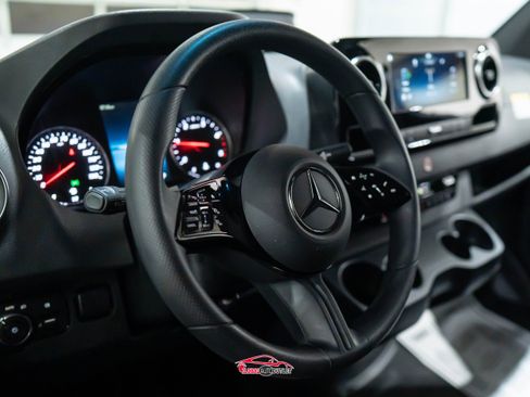Used 2025 Mercedes-Benz Sprinter 2500 image 19
