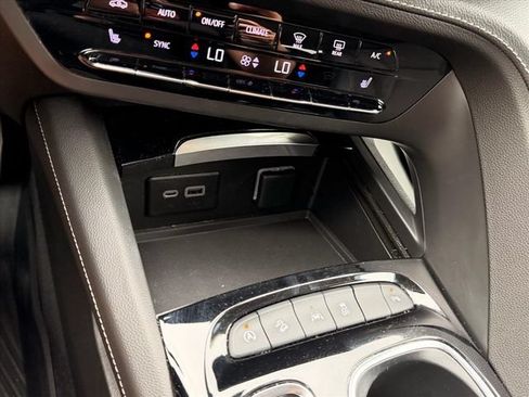 Used 2022 Buick Envision Preferred AWD/4WD image 23