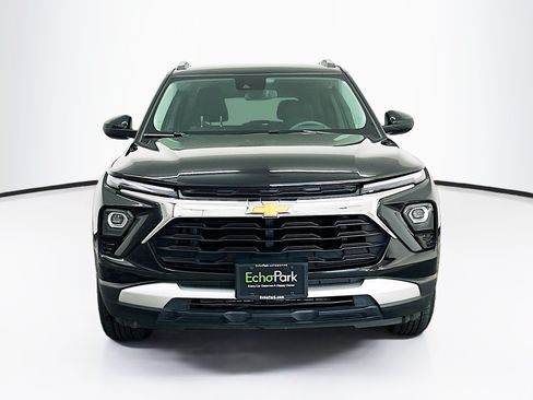 Used 2025 Chevrolet TrailBlazer LT AWD/4WD image 2