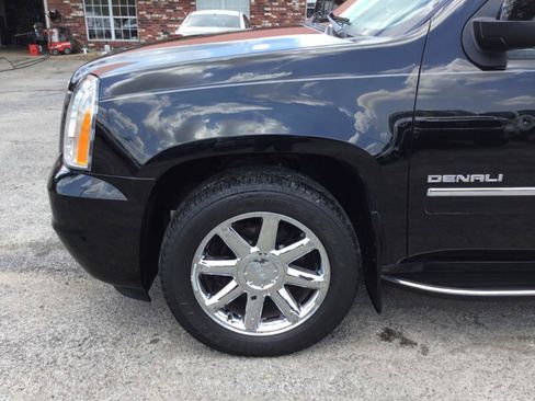 Used 2010 GMC Yukon XL Denali AWD/4WD image 11