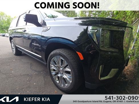 Used 2021 GMC Yukon XL Denali w/ Denali Premium Package AWD/4WD image 1