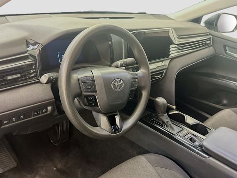 Used 2025 Toyota Camry LE FWD image 18