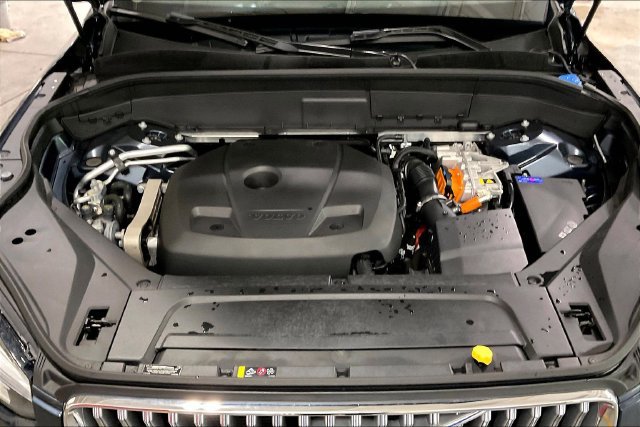 Certified 2025 Volvo XC90 T8 Plus w/ Protection Package Premier AWD/4WD image 13