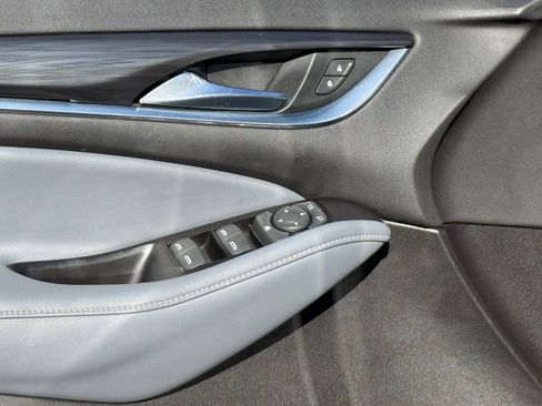 Used 2020 Buick Enclave Essence image 19