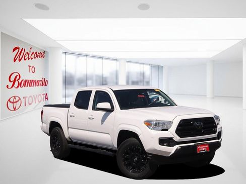 Used 2018 Toyota Tacoma SR AWD/4WD image 2
