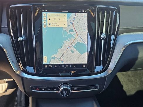 Certified 2024 Volvo V60 B5 Cross Country Ultimate image 24