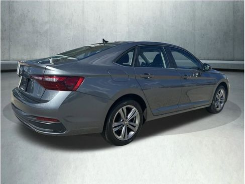 Used 2023 Volkswagen Jetta SE FWD image 5