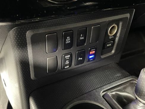 Used 2007 Toyota FJ Cruiser 4WD image 10
