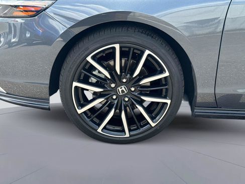 Used 2023 Honda Accord Touring image 11