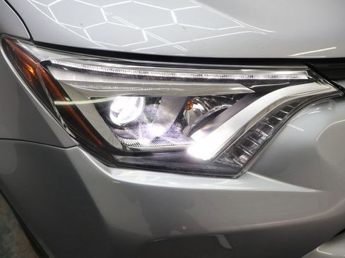 Used 2017 Toyota RAV4 Limited image 26