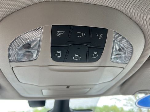 Used 2022 Chrysler Pacifica Touring-L FWD image 37