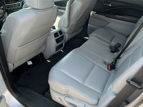 Used 2017 Honda Pilot Touring image 21