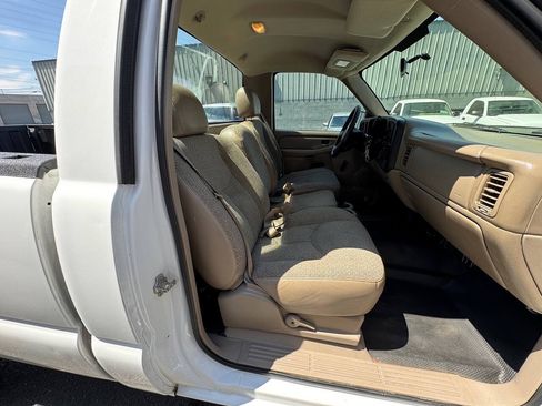 Used 2006 Chevrolet Silverado 2500 W/T w/ Heavy-Duty Power Package AWD/4WD image 24