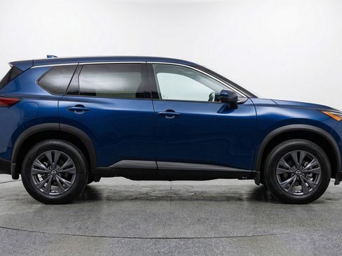Used 2025 Nissan Rogue SV AWD/4WD image 11