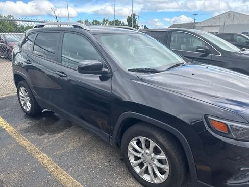 Used 2021 Jeep Cherokee Latitude FWD image 28