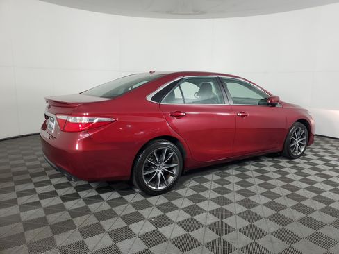 Used 2017 Toyota Camry XSE w/ Moonroof Package FWD image 4