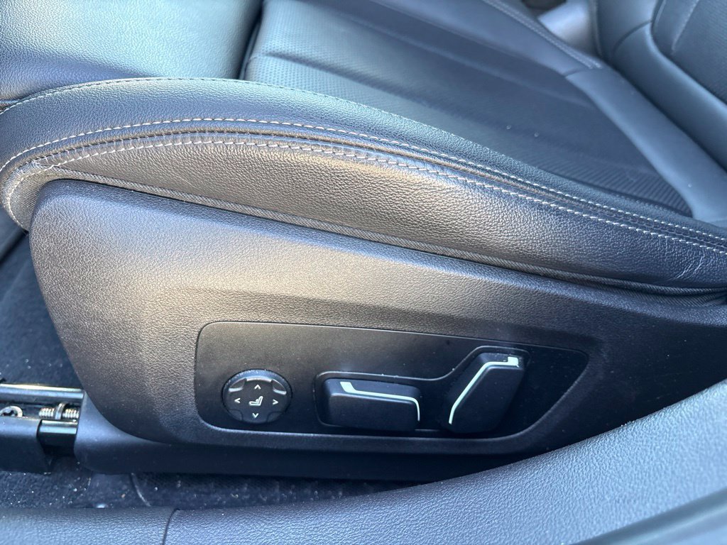Used 2025 BMW 330i Sedan RWD image 16