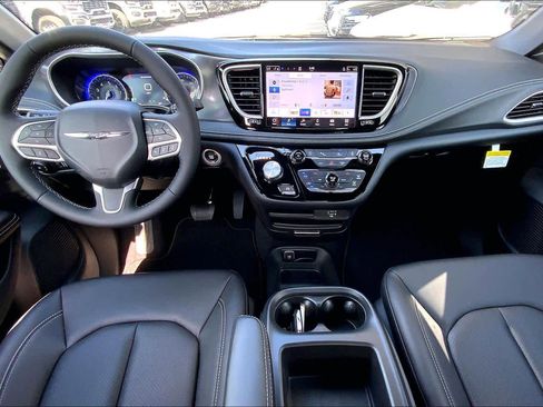 New 2026 Chrysler Pacifica Select image 12