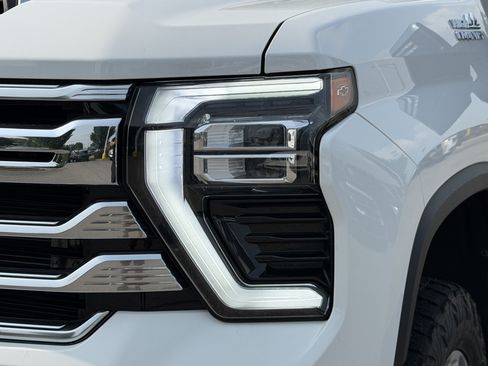 Used 2024 Chevrolet Silverado 2500 High Country w/ High Country Premium Package AWD/4WD image 6
