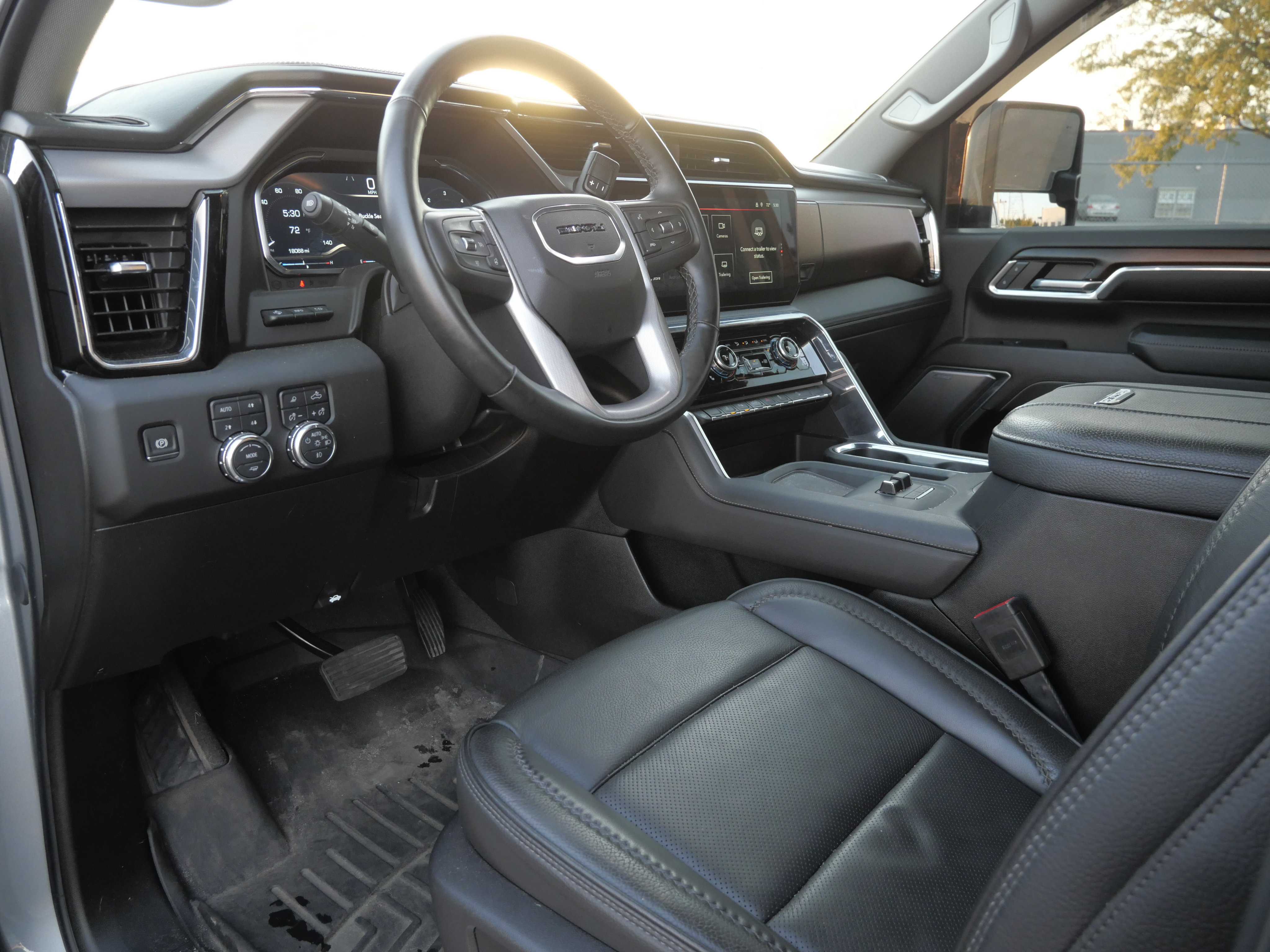 Used 2025 GMC Sierra 2500 Denali w/ Denali Reserve Package AWD/4WD image 12