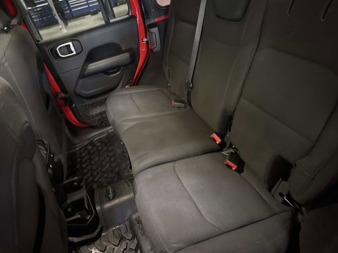 Used 2019 Jeep Wrangler Unlimited Sahara image 12