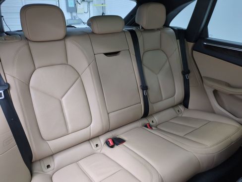 Certified 2023 Porsche Macan AWD/4WD image 23