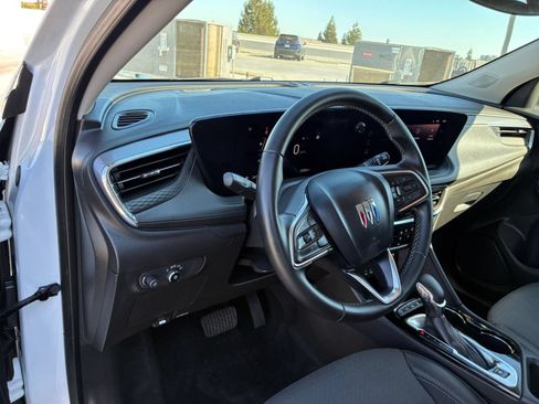 Used 2025 Buick Encore GX Preferred AWD/4WD image 32