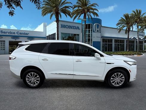 Used 2024 Buick Enclave Essence w/ Technology Package FWD image 10