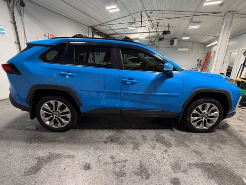 Used 2019 Toyota RAV4 XLE Premium w/ All Weather Liner Package AWD/4WD image 6