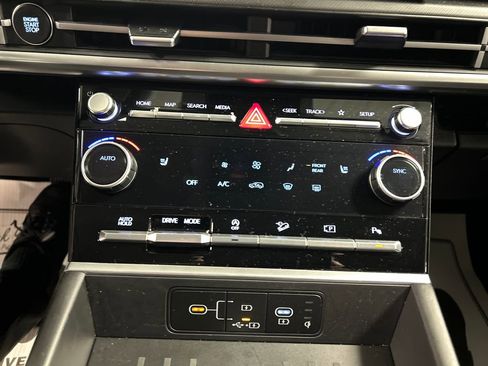 Used 2025 Hyundai Santa Fe SEL image 17