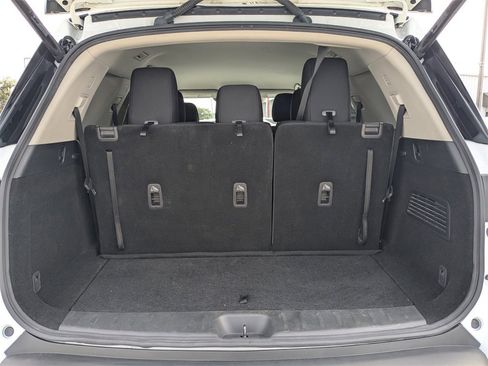 Used 2025 Nissan Pathfinder SV image 12