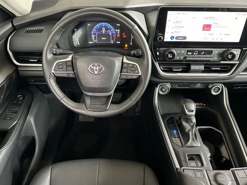 Used 2025 Toyota Grand Highlander XLE image 14