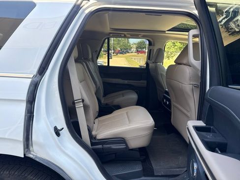 Used 2022 Ford Expedition XLT RWD image 10