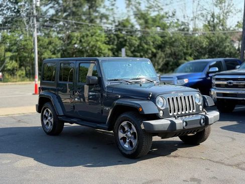 Used 2016 Jeep Wrangler Unlimited Sahara w/ Dual Top Group AWD/4WD image 5
