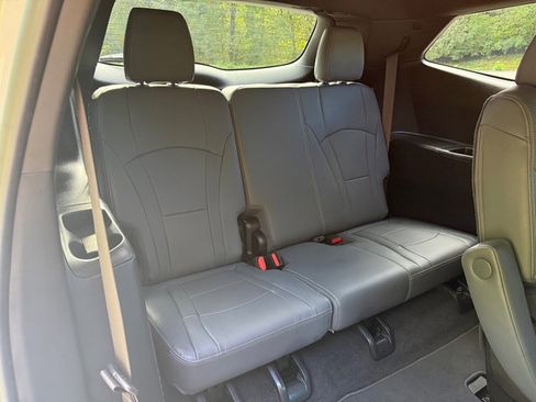 Used 2024 Buick Enclave Essence image 23