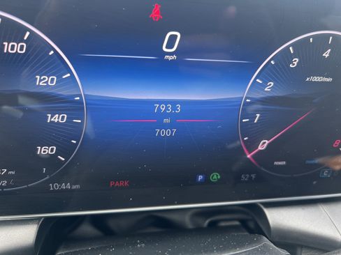 Used 2025 Mercedes-Benz GLC 300 4MATIC image 21