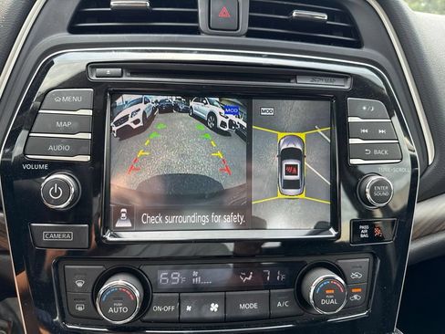 Used 2017 Nissan Maxima Platinum FWD image 9
