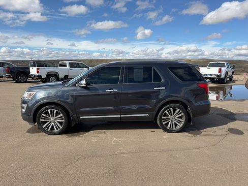 Used 2017 Ford Explorer Platinum image 8