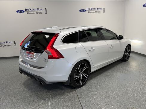 Used 2017 Volvo V60 T6 R-Design Platinum w/ Climate Package image 6