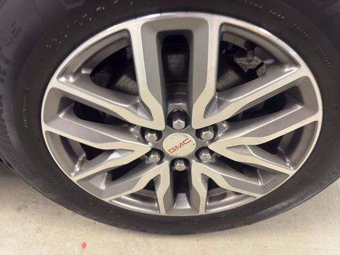 Used 2017 GMC Acadia SLE AWD/4WD image 34