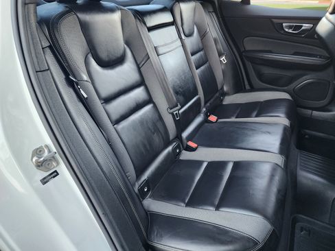 Used 2019 Volvo S60 T6 R-Design image 19