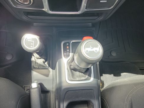 Used 2018 Jeep Wrangler Unlimited Sport AWD/4WD image 27