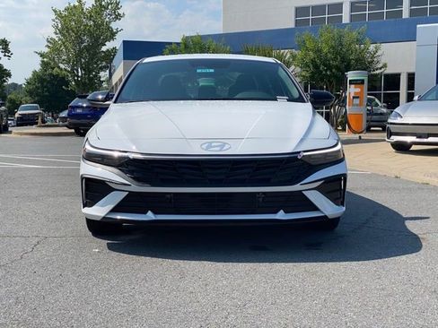 New 2025 Hyundai Elantra SEL image 2