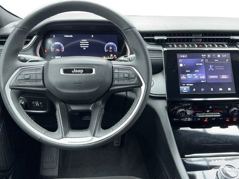 Used 2023 Jeep Grand Cherokee L Laredo AWD/4WD image 18