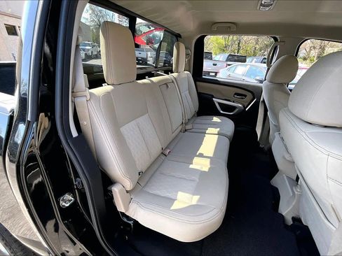 Used 2017 Nissan Titan SV image 17