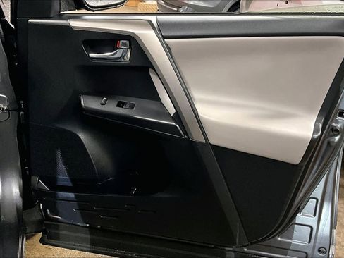 Used 2017 Toyota RAV4 XLE AWD/4WD image 22