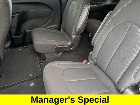 Used 2024 Chrysler Pacifica Touring image 31