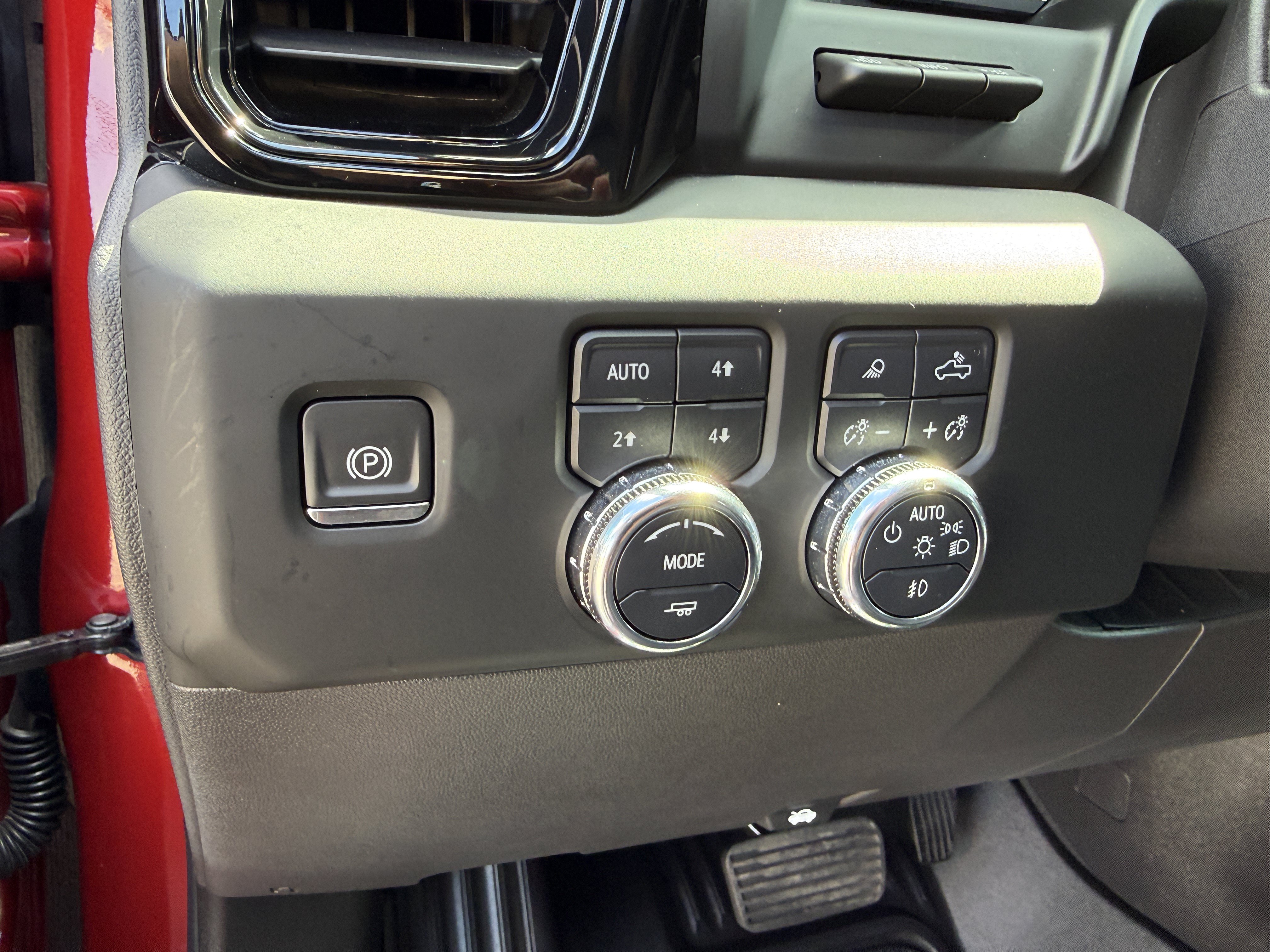 Used 2024 GMC Sierra 1500 AT4 w/ Technology Package AWD/4WD image 17