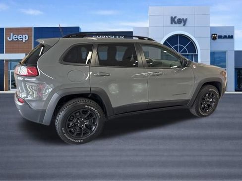 Used 2022 Jeep Cherokee Trailhawk w/ Premium Leather Package AWD/4WD image 8