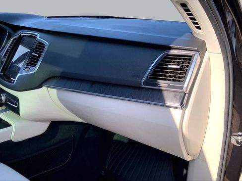 Used 2020 Volvo XC90 T5 Momentum w/ Protection Package Premier FWD image 19